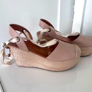 Platform closed toe summer shoes size 7 New in mint condition light weight
